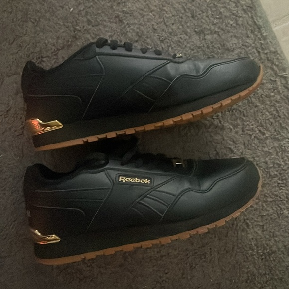 Black Reeboks - Picture 2 of 4